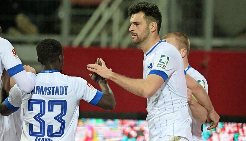 Luca Pfeiffer (rechts) bewies in der Vorsaison seine Treffsicherheit im Trikot des SV Darmstadt in Liga zwei, nun soll er Tore für den VfB Stuttgart erzielen. Luca Pfeiffer (rechts) bewies in der Vorsaison seine Treffsicherheit im Trikot des SV Darmstadt in Liga zwei, nun soll er Tore für den VfB Stuttgart erzielen.