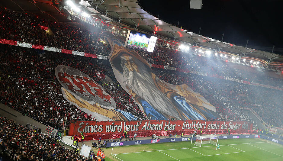 Eine spektakuläre Choreo wurde beim Einlaufen der Mannschaft gezeigt.