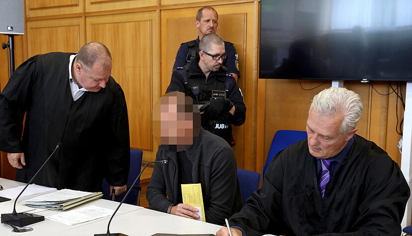 Ein 53 Jahre alter Mann aus Seckach wird beschuldigt, unter anderem zwei Menschen erschossen zu haben. Er muss sich vor Gericht verantworten.