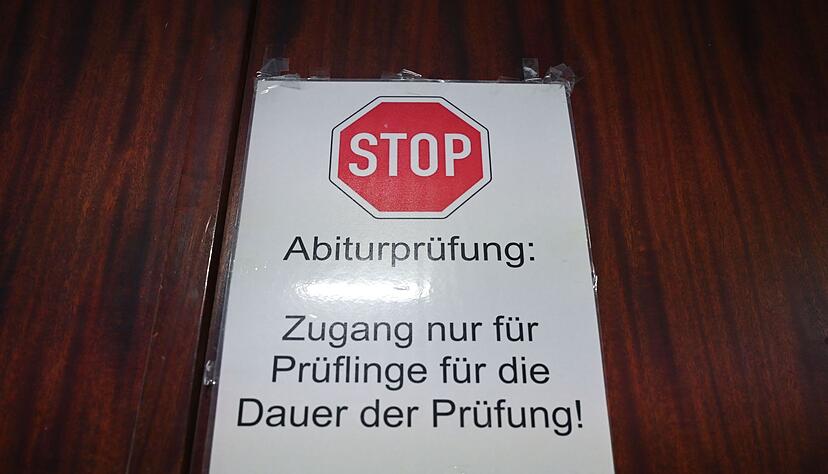 Die Abiturpr&uuml;fungen beginnen dieses Jahr mit dem Fach Latein.