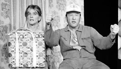 Abgefahrene Geschichten bringt die Spedition Butz mit Berthold Biesinger und Dietlinde Ellsässer in die Öhringer Kultura. Der Kulturherbst im Oktober bietet zudem Operette, Kabarett und anders mehr. (Foto: privat) Abgefahrene Geschichten bringt die Spedition Butz mit Berthold Biesinger und Dietlinde Ellsässer in die Öhringer Kultura. Der Kulturherbst im Oktober bietet zudem Operette, Kabarett und anders mehr. (Foto: privat)