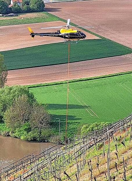 Das Material für die spektakuläre Baustelle kam per Hubschrauber.