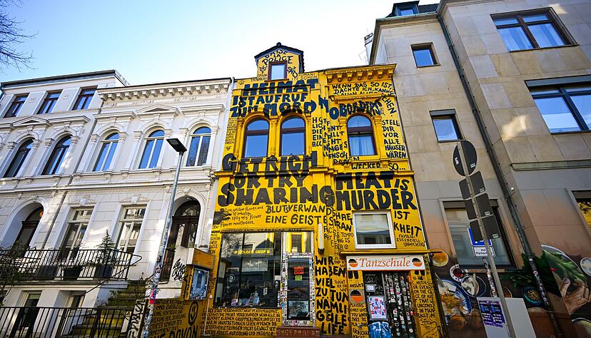 Drei Buchhandlungen wurden von der Liste gestrichen, darunter der "Golden Shop" in Bremen. (Archivbild) Drei Buchhandlungen wurden von der Liste gestrichen, darunter der "Golden Shop" in Bremen. (Archivbild)