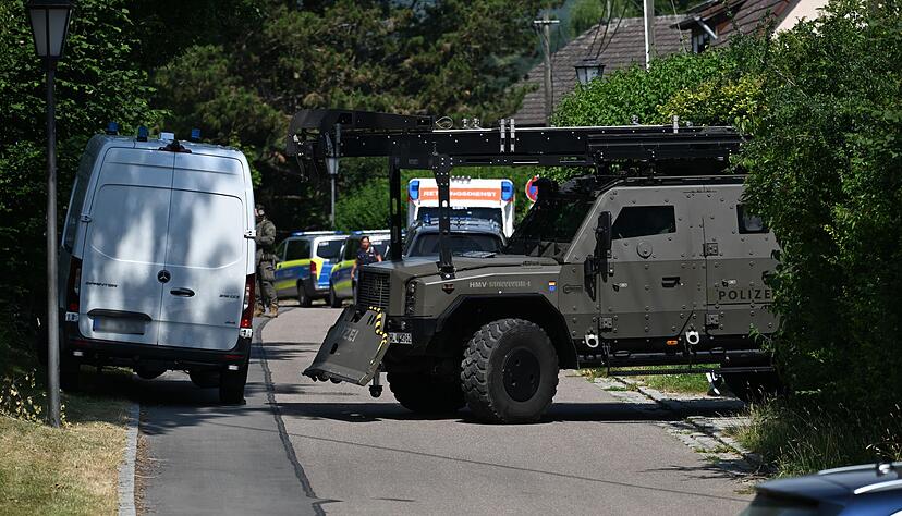 In Rosengarten gibt es einen größeren Polizeieinsatz. In Rosengarten gibt es einen größeren Polizeieinsatz.
