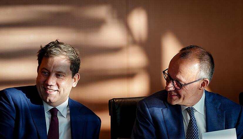 Das Kabinett hatte in der letzten Sitzung vor Weihnachten eine lange Tagesordnung. Das Kabinett hatte in der letzten Sitzung vor Weihnachten eine lange Tagesordnung.