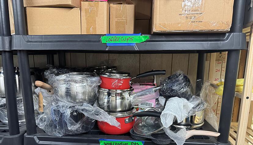 Damit die Haushaltswaren gerecht verteilt werden, m&uuml;ssen sich die Klienten auf einer Liste eintragen. Dabei reicht aber ein Vorname und der erste Buchstabe des Nachnamens.