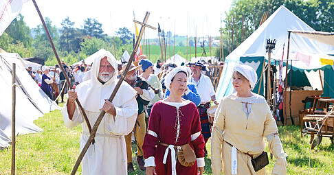 Am Ostersonntag 1525 st&uuml;rmen mehrere tausend Bauern von Neckarsulm aus die Weinsberger Weibertreu, wo sich gerade Graf Ludwig von Helfenstein aufh&auml;lt.
