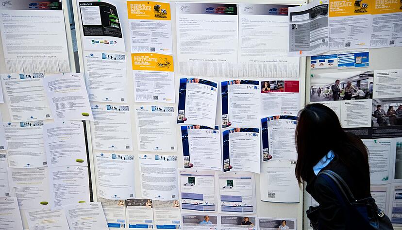 Die Auswahl ist groß. Da gestaltet es sich für manchen Schüler schwierig, wie es nach dem Abschluss weitergehen soll. Berufsmessen können helfen.
Foto: dpa