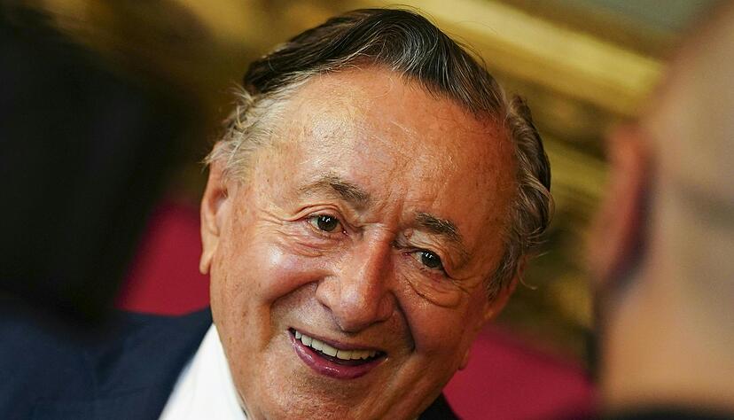 Richard Lugner scheute keine Kosten und Behandlungen, um sich vital zu halten. (Archivbild) Richard Lugner scheute keine Kosten und Behandlungen, um sich vital zu halten. (Archivbild)