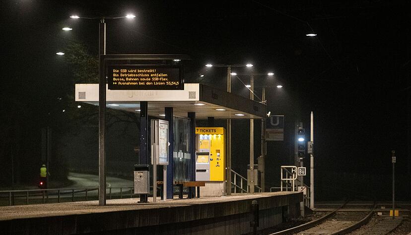 F&uuml;r viele Pendler in den sieben bestreikten St&auml;dten ging am Morgen kaum etwas.