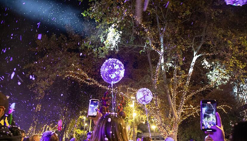 Warmes Wetter und bunte Lichter.