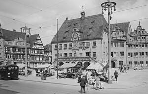 Der Heilbronner Wochenmarkt, hier um das Jahr 1900, hat eine lange Tradition, erstmals erwähnt wurde er anno 1146. Der Heilbronner Wochenmarkt, hier um das Jahr 1900, hat eine lange Tradition, erstmals erwähnt wurde er anno 1146.