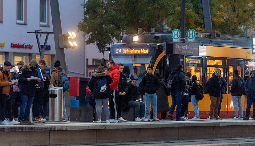 Trotz des angekündigten Streiks der GDL lief der Schienenverkehr teilweise reibungslos. Trotz des angekündigten Streiks der GDL lief der Schienenverkehr teilweise reibungslos.