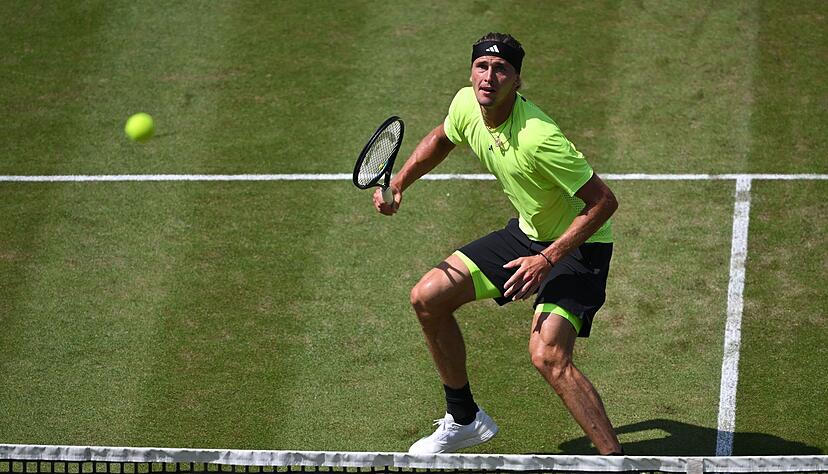 Alexander Zverev entschied auch sein zweites diesjähriges Spiel in Stuttgart für sich. Alexander Zverev entschied auch sein zweites diesjähriges Spiel in Stuttgart für sich.