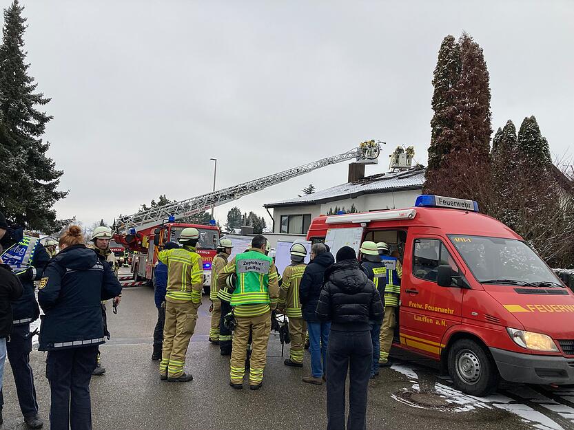 Der Einsatz dauerte mehrere Stunden. Der Einsatz dauerte mehrere Stunden.