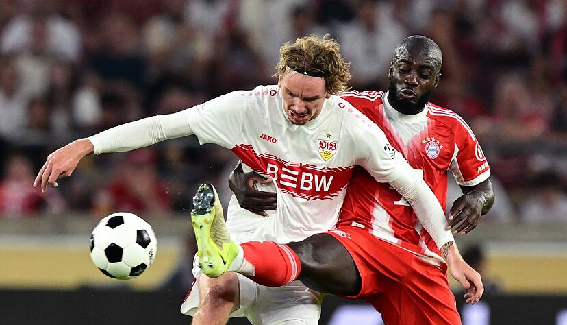 Nick Woltemade (l) sah sich in Zweik&auml;mpfen oft Dayot Upamecano gegen&uuml;ber.