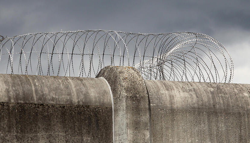 Ein 37 Jahre alter Mann, der als Vollzugsbeamter im Heilbronner Gefängnis arbeitet, steht nach Stimme-Informationen im Verdacht, einem offensichtlich gut organisierten Schmugglerring anzugehören. Foto: Archiv/Veigel Ein 37 Jahre alter Mann, der als Vollzugsbeamter im Heilbronner Gefängnis arbeitet, steht nach Stimme-Informationen im Verdacht, einem offensichtlich gut organisierten Schmugglerring anzugehören. Foto: Archiv/Veigel