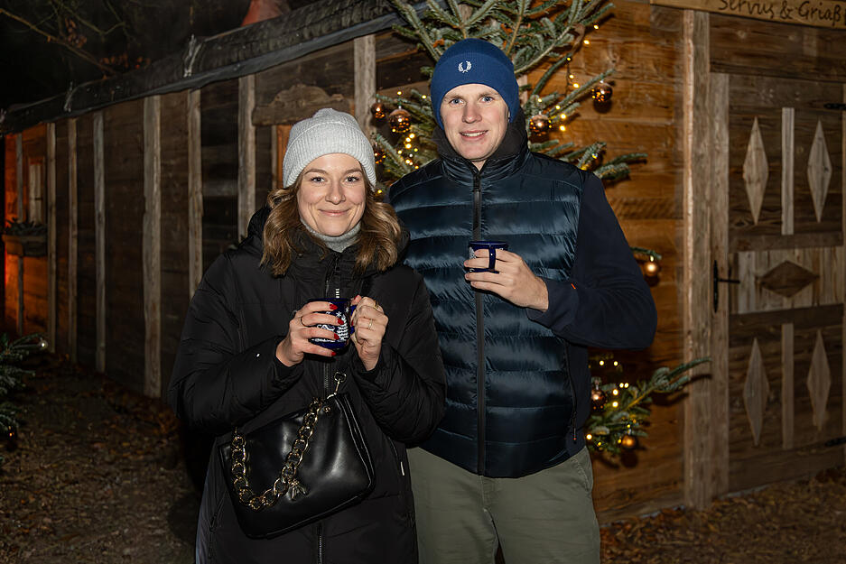 Beim Winterzauber am Trappensee in Heilbronn lässt es sich bei einer Tasse Glühwein stimmungsvoll auf die Adventszeit einstimmen.