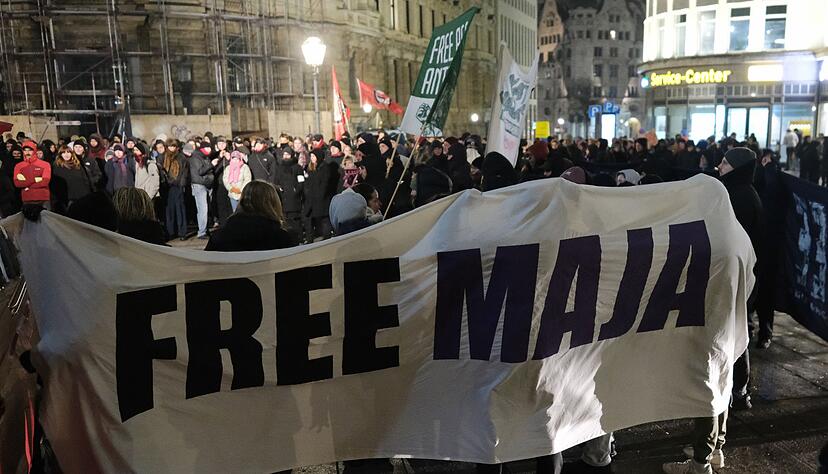 Demonstration in Leipzig gegen das Urteil im Fall Maja T. Auch in Berlin gingen mehrere hundert Menschen auf die Stra&szlig;e.