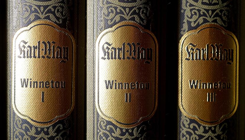 "Winnetou"-Bücher stehen in einem Regal des Karl-May-Verlags. "Winnetou"-Bücher stehen in einem Regal des Karl-May-Verlags.