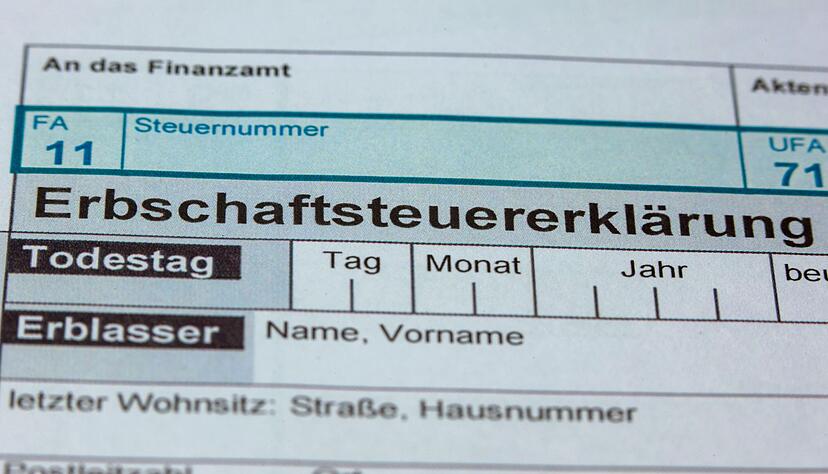 Wer erbt oder Verm&ouml;gen geschenkt bekommt, muss Steuern zahlen - jedenfalls ab einer Freigrenze. (Symbolbild)