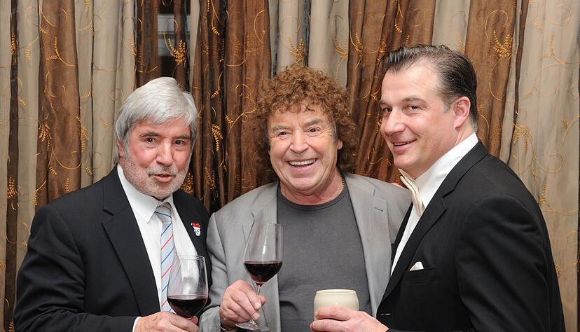 Als S&auml;nger Tony Marshall (m.) seinen 75. Geburtstag feierte, war neben seinem Sohn Marc (r.) auch sein Manager Herbert Nold mit von der Partie. (Archivbild)