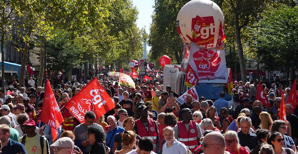 In zahlreichen Städten Frankreichs haben Menschen protestiert.