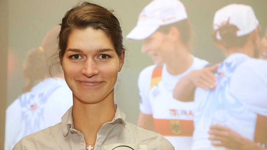 Die Olympiasiegerin ist zur&uuml;ck: Trotz einer Stressfraktur der Rippe schafft es die Skullerin nach einem Jahr Pause wieder ins Nationalteam, wird im Doppelzweier beim Weltcup in Linz mit Michaela Staelberg Dritte. Bei der WM in Plovdiv verpassen sie das A-Finale und werden Zehnte.