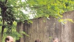 "Zuerst haben wir im Internet gegoogelt. Aber da kam nicht viel."
Azubi Timo "Zuerst haben wir im Internet gegoogelt. Aber da kam nicht viel."
Azubi Timo