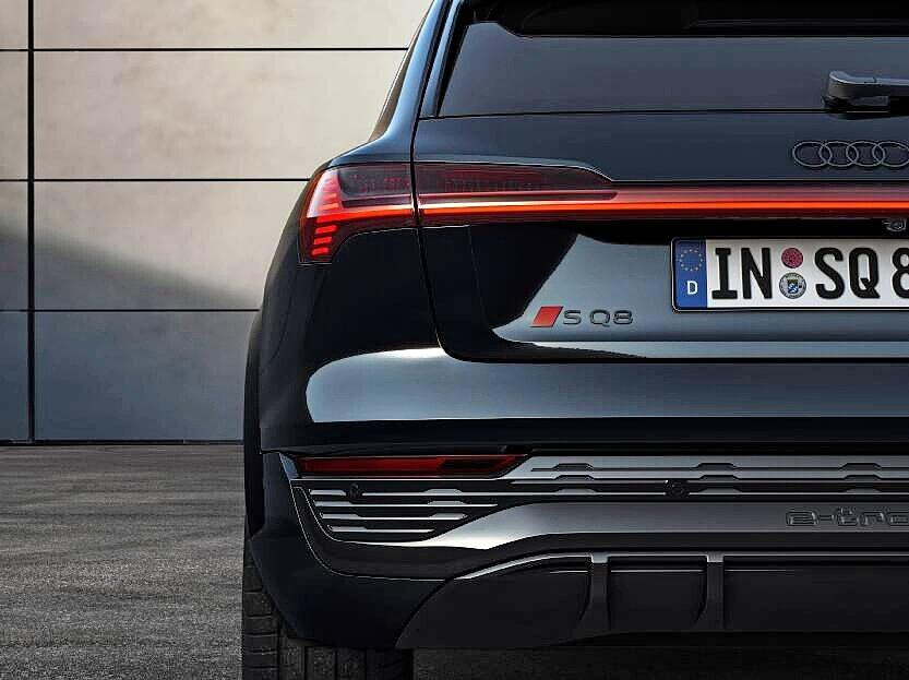 Q8 E-Tron statt einfach nur E-Tron und beim Topmodell eben SQ8 E-Tron. Die Acht steht wie beim A8 für das Topmodell in seinem jeweiligen Segment.