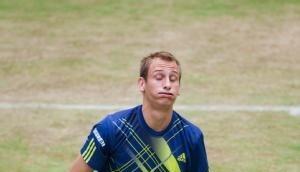 Der Niederländer Thiemo de Bakker verlor in Halle gegen Lleyton Hewitt 3:6, 3:6.