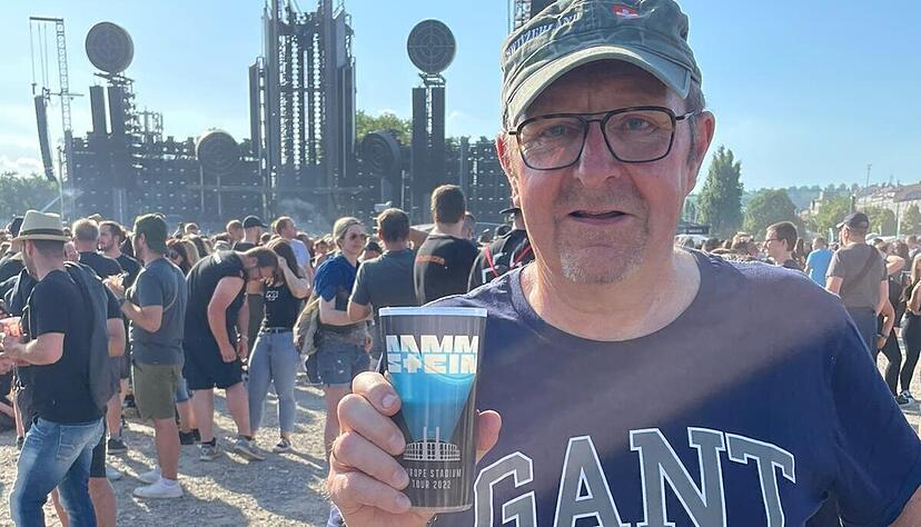 Roigheims Bürgermeister Michael Grimm beim Rammstein-Konzert. Roigheims Bürgermeister Michael Grimm beim Rammstein-Konzert.