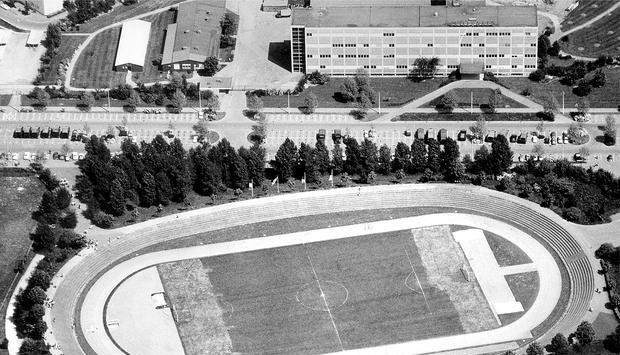 In der Heilbronner Chronik wird erstmals 1919 ein Sportfeld an der Heilbronner Badstraße erwähnt. 1925 übernimmt der VfR Heilbronn den Sportplatz, 1938 wird die Anlage gemeinsam vom VfR und der Heilbronner Spielvereinigung genutzt. Als Stadion erkennbar ist die Sportstätte ab dem Jahr 1954, die von November 1985 bis August 1988 für 14,8 Millionen Mark umgebaut wird und den Namen Frankenstadion erhält. Die Arena fasst rund 18.000 Zuschauer.