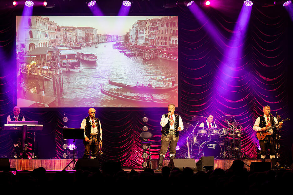 Die volkst&uuml;mliche Schlagerband begeistert ihr Publikum mit beliebten Klassikern und neuen Liedern.
