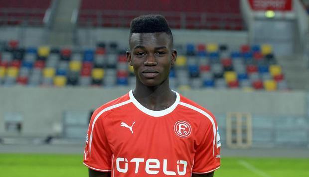 Ihlas Bebou hat im Testspiel gegen die Grasshoppers Z&uuml;rich eine leichte Sch&auml;delfraktur erlitten. Foto: Federico Gambarini