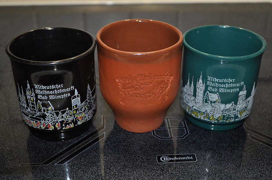 Tassen-Auswahl vom Altdeutschen Weihnachtsmarkt Bad Wimpfen. Tassen-Auswahl vom Altdeutschen Weihnachtsmarkt Bad Wimpfen.