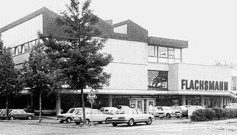 Die Vergangenheit: Heilbronns erste Adresse f&uuml;r Fernseher, Staubsauger und Waschmaschinen war der architektonisch markante Bau in der &Auml;ra Flachsmann, die von 1969 bis 1981 andauerte.Foto: Archiv/Kugler