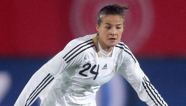 Bundestrainerin Silvia Neid muss gegen die USA&nbsp;auf St&uuml;rmerin Lena Lotzen verzichten. Foto: Jens Wolf