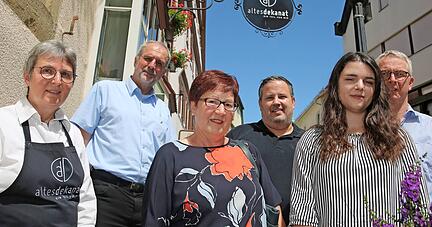 Erika Ballmann-Hellstern (v.l.) , Johannes Wendnagel, Marie-Luise Kohler, Oliver Westerhold, Nora Gäng und Jörg Neumann engagierten sich fürs Alte Dekanat.
Foto: Müller