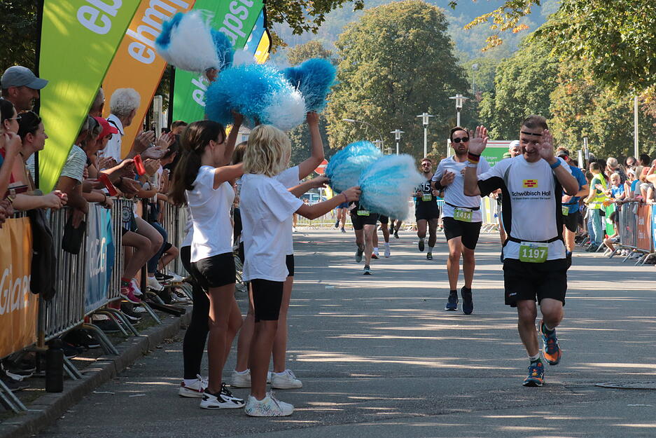 Tausende Läufer starten beim EBM-Papst-Marathon in Niedernhall Tausende Läufer starten beim EBM-Papst-Marathon in Niedernhall
