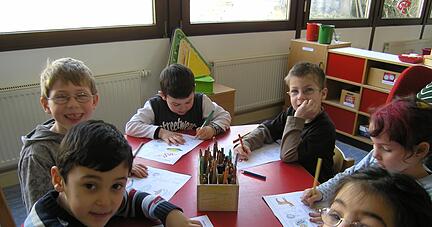 Sie wissen noch nicht, dass ihr Platz im Kindergarten gar nicht mehr so selbstverständlich ist. Für die Kids ist meist einfach klar: Kiga ist toll!
Foto:Archiv/Tscherwitschke Sie wissen noch nicht, dass ihr Platz im Kindergarten gar nicht mehr so selbstverständlich ist. Für die Kids ist meist einfach klar: Kiga ist toll!
Foto:Archiv/Tscherwitschke