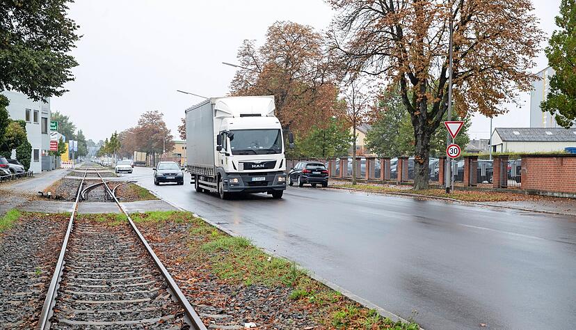 Das alte Industriegebiet, hier an der Salzstraße, ist im Umbruch. Es birgt durch seine gute Verkehrsanbindung an Bahn, Straße und Wasser viel Potenzial.
Foto: Andreas Veigel