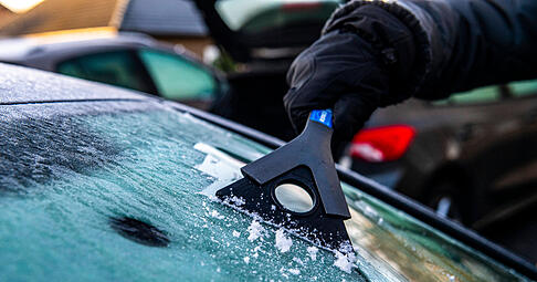 Die Autoscheiben sind am Mittwochmorgen in Baden-Württemberg gefroren.