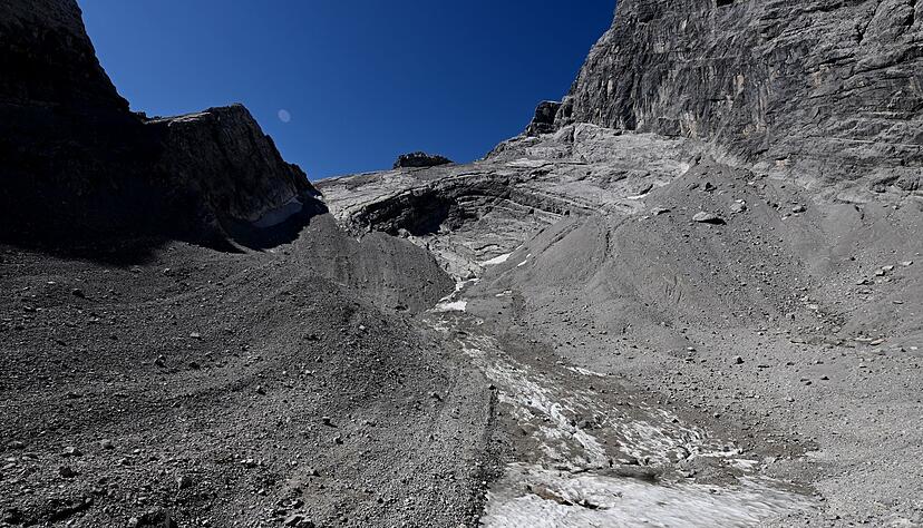 Was vom Watzmanngletscher &uuml;brig ist im Jahr 2025.