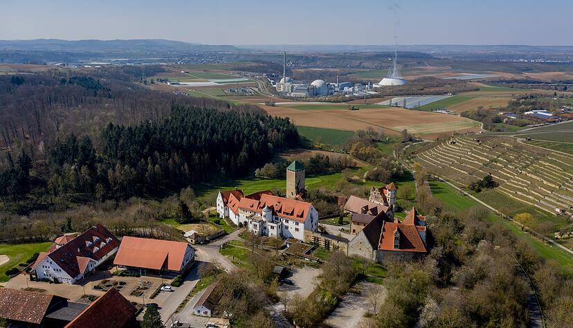 GKN II ist einer von drei deutschen Atommeilern, die noch am Netz sind. Am 31. Dezember dieses Jahres sollen sie abgeschaltet werden. GKN II ist einer von drei deutschen Atommeilern, die noch am Netz sind. Am 31. Dezember dieses Jahres sollen sie abgeschaltet werden.