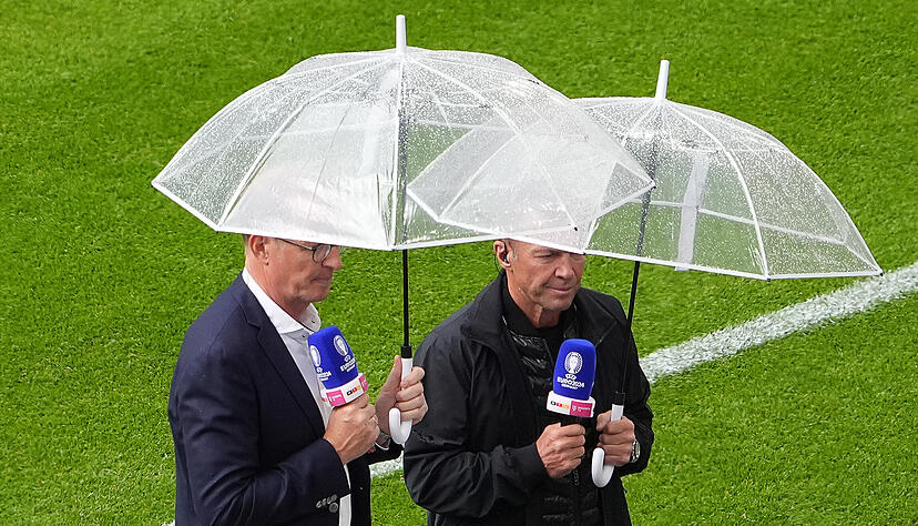 Lothar Matthäus bei der Vorberichterstattung zusammen mit Florian König. Lothar Matthäus bei der Vorberichterstattung zusammen mit Florian König.