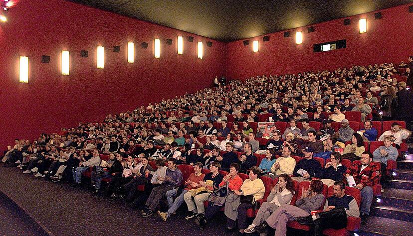 1200 "Stimme"-Leser durften bei der Generalprobe vor der Cinemaxx-Einweihung vor 20 Jahren kostenlos Filme schauen. Foto: Archiv/Veigel 1200 "Stimme"-Leser durften bei der Generalprobe vor der Cinemaxx-Einweihung vor 20 Jahren kostenlos Filme schauen. Foto: Archiv/Veigel