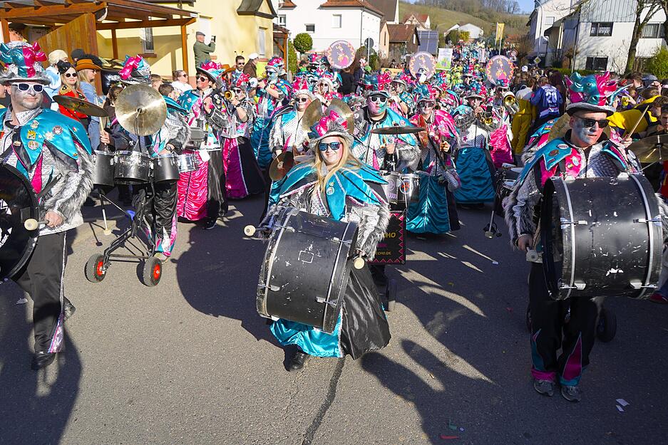 Narren feiern in Gundelsheim: Die besten Bilder vom Faschingsumzug