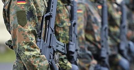 Soldatinnen und Soldaten mussen eine Corona-Schutzimpfung dulden.