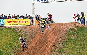 "The Drop", der Steilhang und 16. von 18 Spr&uuml;ngen auf der Frankenbacher Strecke, hatte es den insgesamt 96 Fahrern besonders angetan.